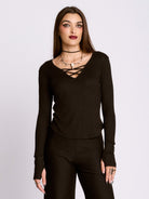 LONG SLEEVE SPINE TOP